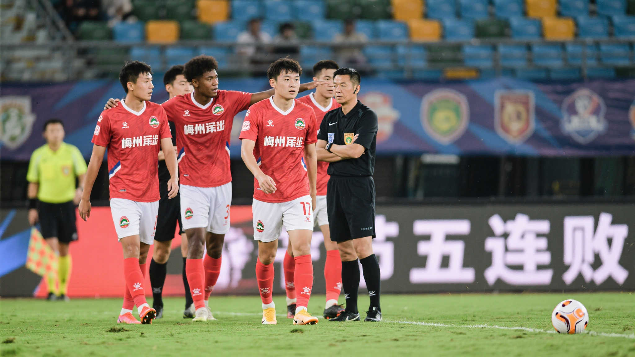 足球是一项竞争激烈且变化莫测的运动。对于梅州客家来