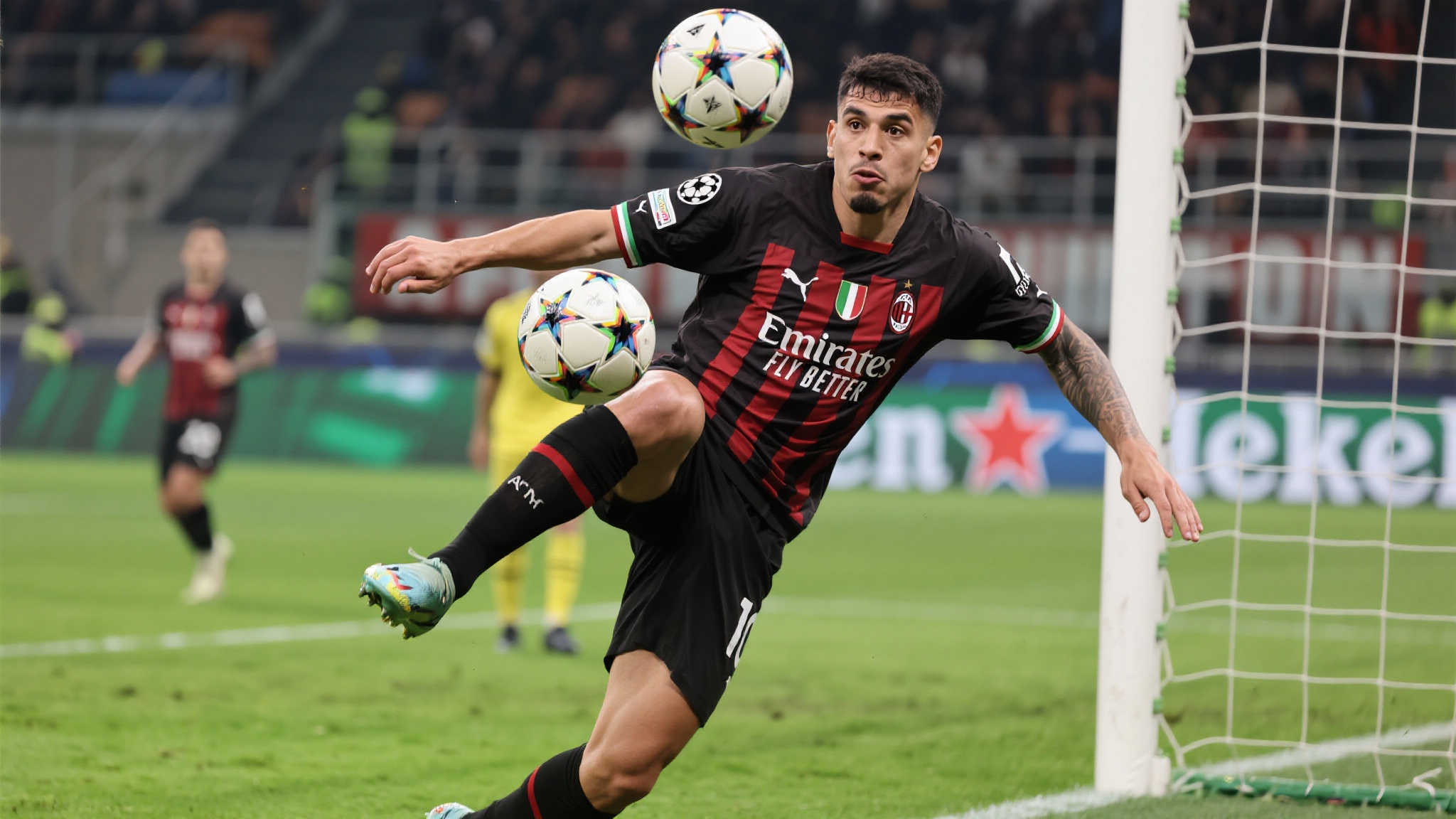 巴萨密切追踪23岁阿根廷后卫洛莫纳科动向 洛莫纳科自出道以来便展现出非凡的天赋。他以坚定不移